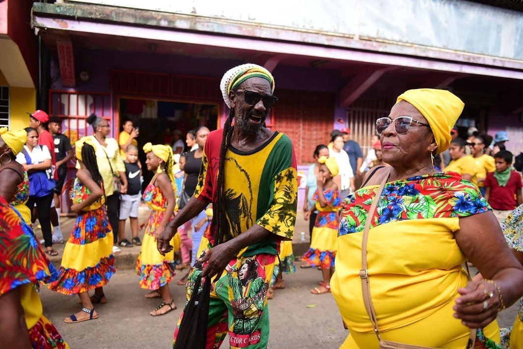 Las fiestas de Palo de Mayo son una celebración tradicional afrocaribeña que tiene lugar durante todo el mes de mayo, culminando en un gran festival en la ciudad de Bluefields, Nicaragua.